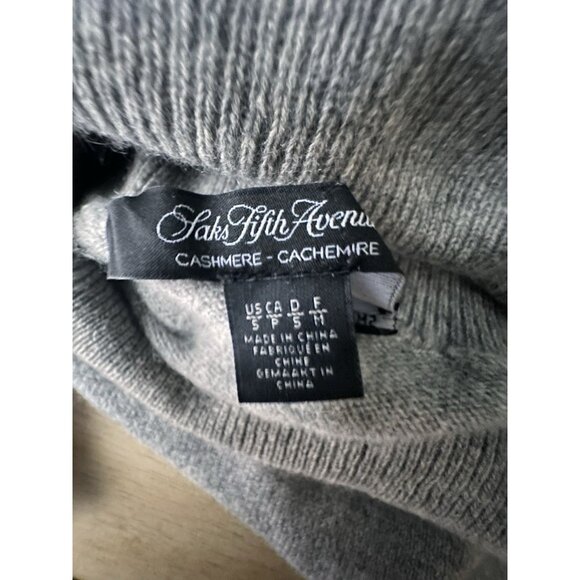 Saks Fifth Ave 100% Cashmere Sweater Lightweight Turtleneck Quiet Luxury Sz M - Picture 3 of 5